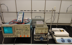In-house liposome electroformation apparatus (oscilloscope, function generator, temperature controller)